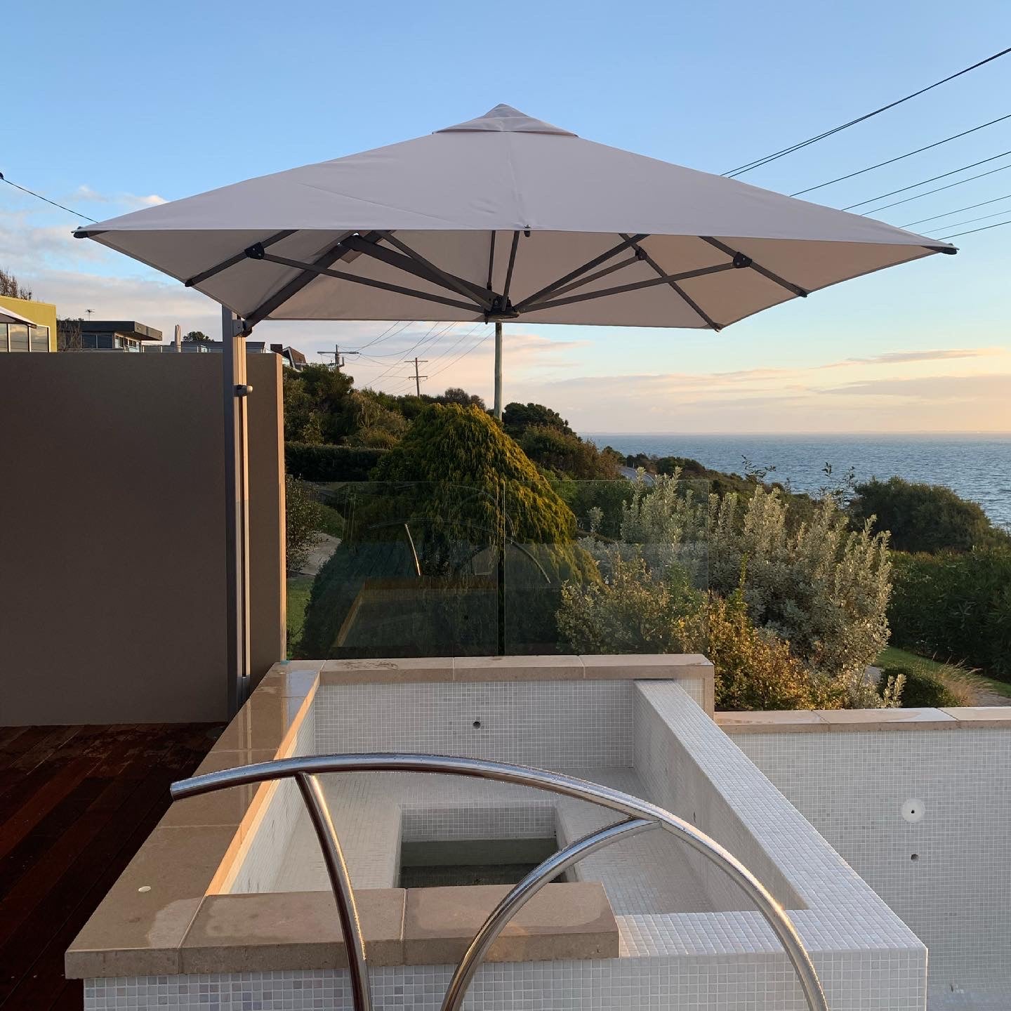 Serenity Rotating Cantilever Outdoor Umbrella – 2.5m Square backyard