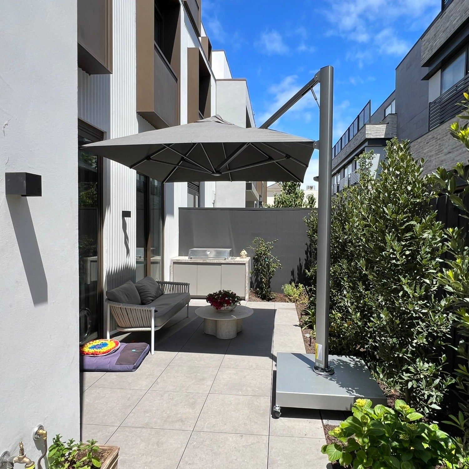 Serenity Rotating Cantilever Outdoor Umbrella – 2.5m Square patio