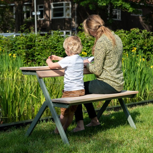 Weltevree Tablebench 2 seats in garden