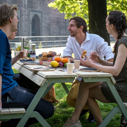 Weltevree Tablebench 2 seats in backyard picnic